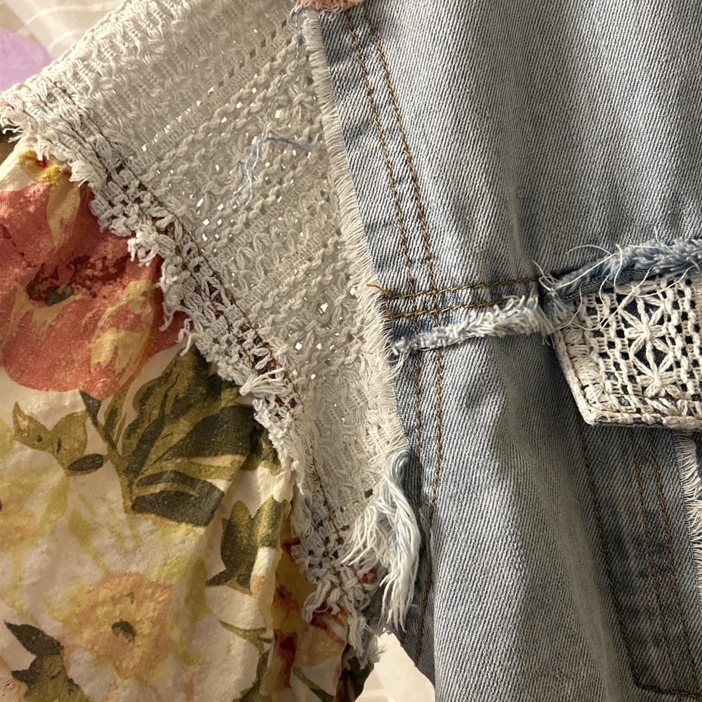 POL Patchwork Denim Short Sleeve Jacket Floral Eyelet Boho Shabby Chic Raw Edge - Picture 8 of 8